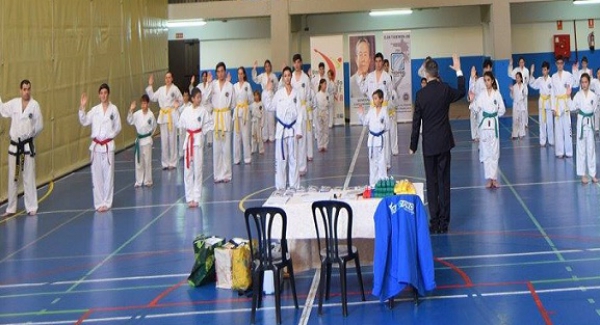 Frank Díaz examina a 52 alumnos de Taekwondo-Do ITF en Fuengirola