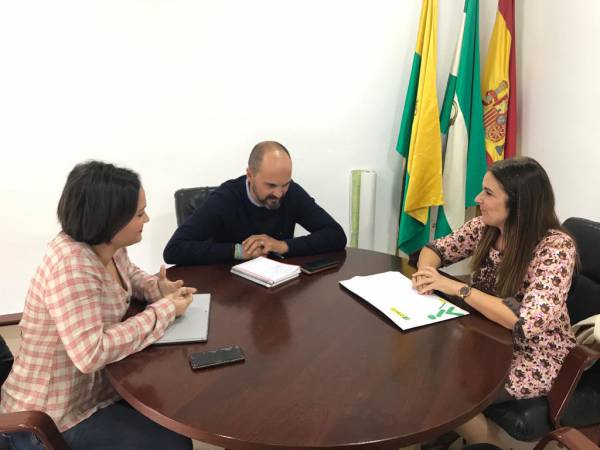 Alconchel y la directora de la ONCE en la comarca proyectan acuerdos de colaboración