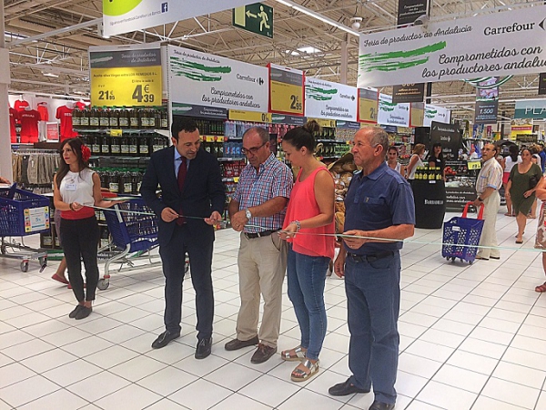 Gómez inaugura en Carrefour Los Barrios la “Feria de Productos Andaluces”
