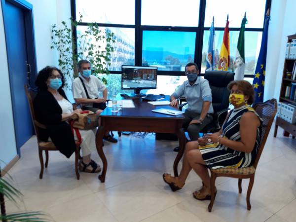 El Ayuntamiento de La Línea abre vías de colaboración con la asociación Alumbra que representa a madres de bebés robados de Andalucía
