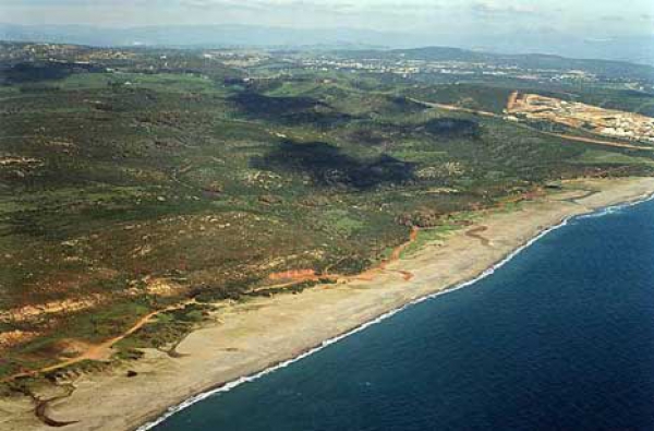 El Ayuntamiento de La Línea analiza con Arcgisa  las causas que han podido  provocar el cierre de la playa del Burgo