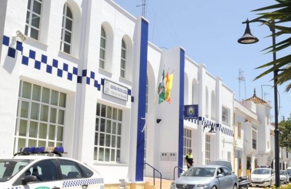 La Policía Local de Los Barrios detiene tras una persecución a un individuo que conducía un coche robado en Portugal