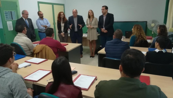 Ayuntamiento, Diputación y CEC visitan los cursos de formación de Conforama