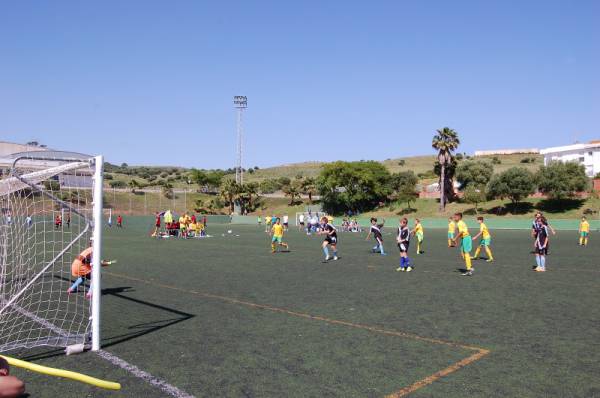 Podemos Los Barrios solicita que se incluyan gradas en la reforma del campo de fútbol 11 del San Rafael