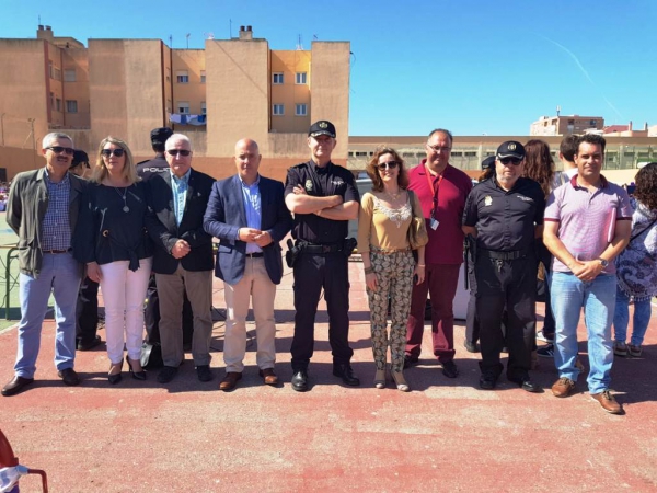 Rosa López y Helenio Fernández asistieron a la exhibición policial del Plan Director de convivencia y seguridad en centros educativos