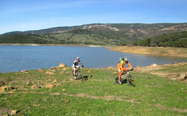 Las 27 mejores rutas ciclistas de la provincia recogidas en la nueva guía de Diputación de Cádiz