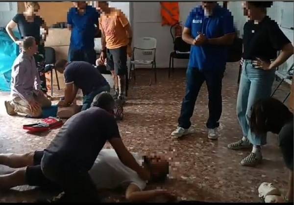 Protección Civil de Los Barrios imparte un curso de reanimación cardiopulmonar a agentes de la Guardia Civil