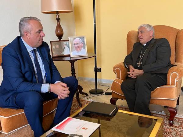 El alcalde de San Roque y el Obispo mantienen un encuentro “positivo” para alcanzar un acuerdo entre ambas instituciones
