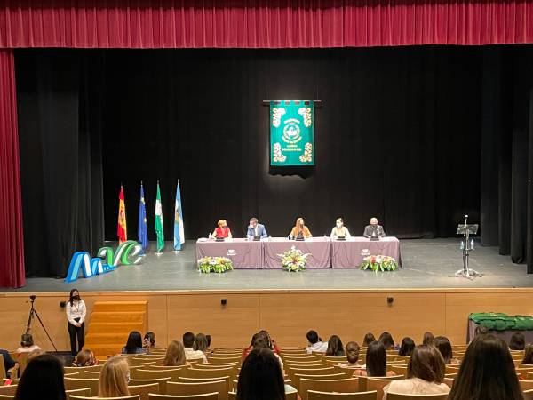 El alcalde de La Línea asiste a la clausura del curso y la graduación de dos promociones del Centro de Magisterio Virgen de Europa