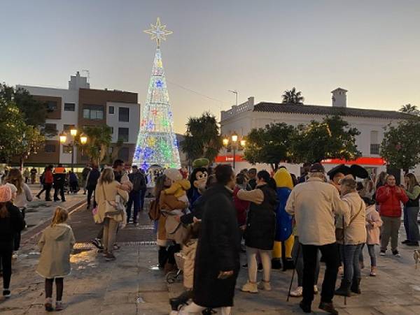 Los Barrios enciende su Navidad con más de 20.000 luminarias tipo LED