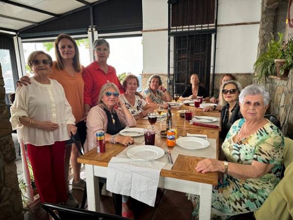 La Asociación de Mujeres “Carmen Brú” celebró una comida de convivencia