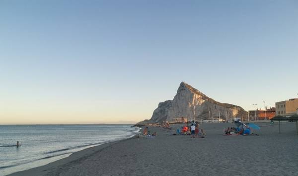 El Ayuntamiento de La Línea ultima el acondicionamiento de las playas con vistas al inicio de la temporada el próximo 10 de junio